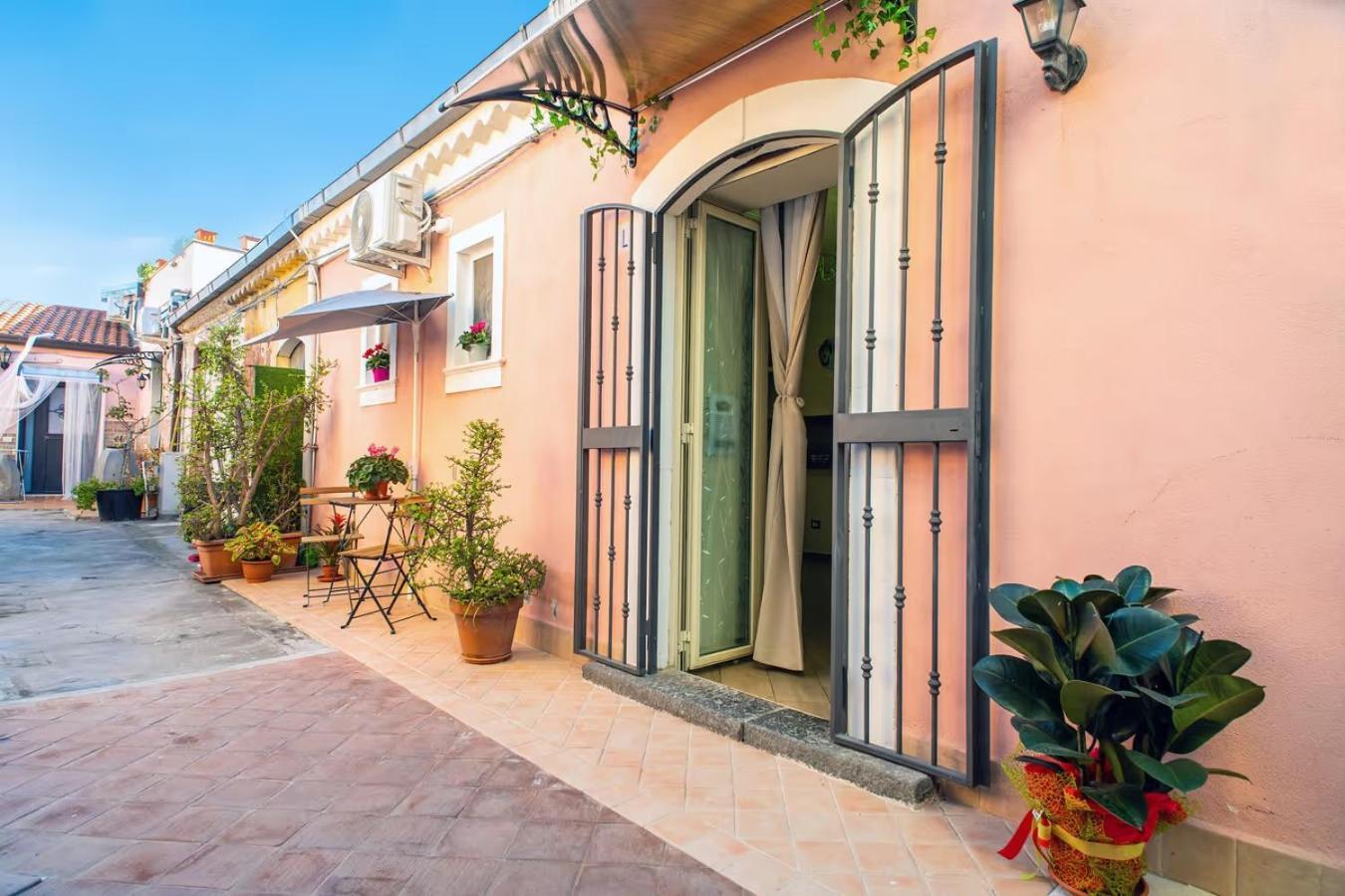 Tropical Holiday House Катания Экстерьер фото
